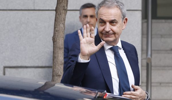 España: Presidente de aerolínea afirma que Zapatero quería comisiones por rescate a firma con fondos públicos