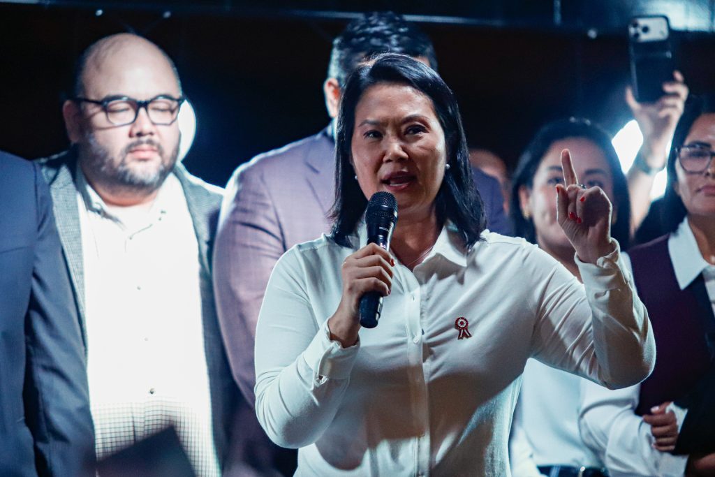 La presidenta electa de Perú, Keiko Fujimori (c), da su primer discurso tras ser declarada presidenta electa de Perú por parte del Jurado Nacional de Elecciones, en Lima. EFE/ Sebastián Blanco Salazar