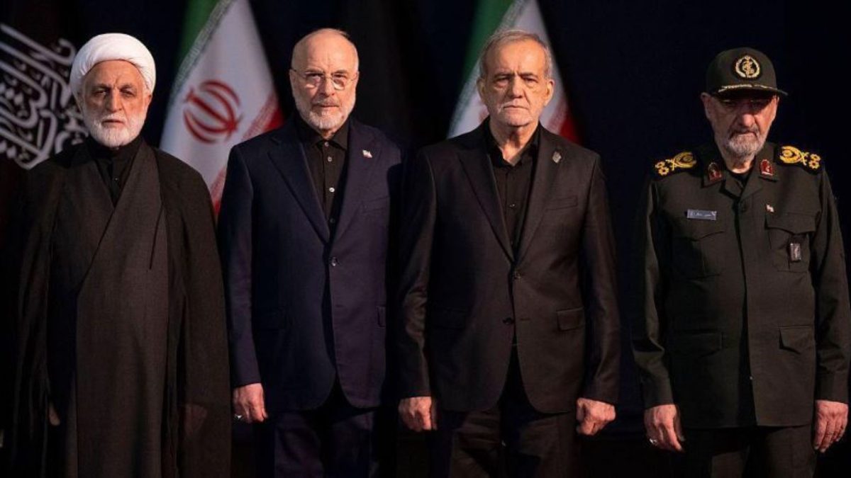 El presidente del Parlamento iraní, Mohammad Bagher Ghalibaf; el presidente del Tribunal Supremo de Irán, Gholam-Hossein Mohseni-Eje'i; el presidente iraní, Masoud Pezeshkian, y el comandante general de la Guardia Revolucionaria Islámica, Mohsen Rezaee. BBC
