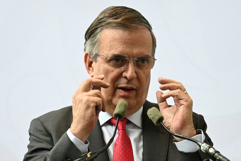 "No hay una diferencia que yo identifique sustantiva o suficiente como para que no la podamos resolver, no la veo", dijo el secretario de Economía mexicano, Marcelo Ebrard. YURI CORTEZ / AFP