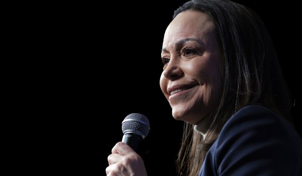 EE. UU. ve «paso importante» en plan de trabajo del chavismo y la oposición en Venezuela