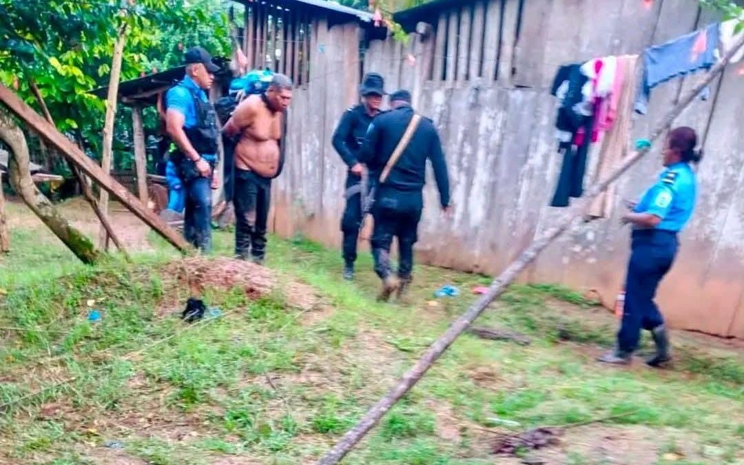 Presunto secuestrador es detenido por la Policía. Foto: ND al día/Facebook.