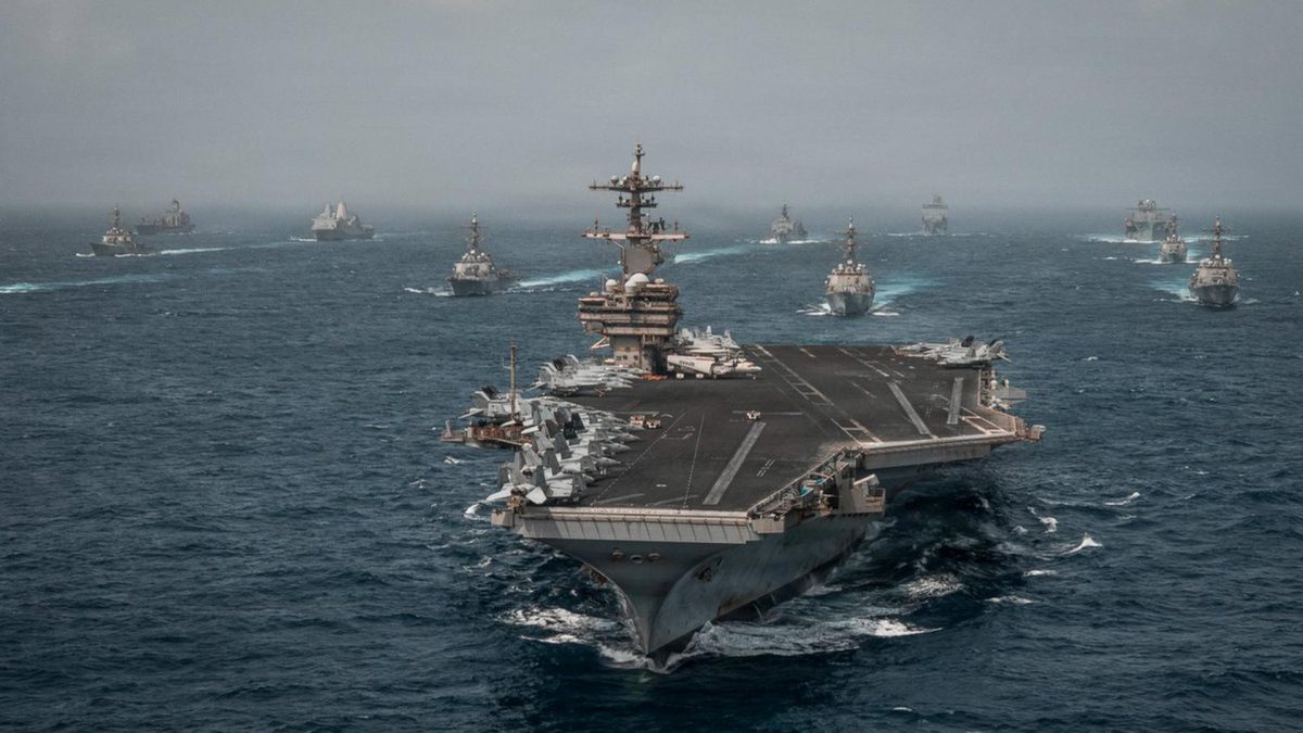Fotografía difundida por el Comando Central del Ejército de Estados Unidos (Centcom) de buques de guerra de la Armada de EE.UU. desplegados en Medio Oriente, tras anunciar que reimpusieron este martes el bloqueo naval a Irán en el estrecho de Ormuz. EFE/ Centcom