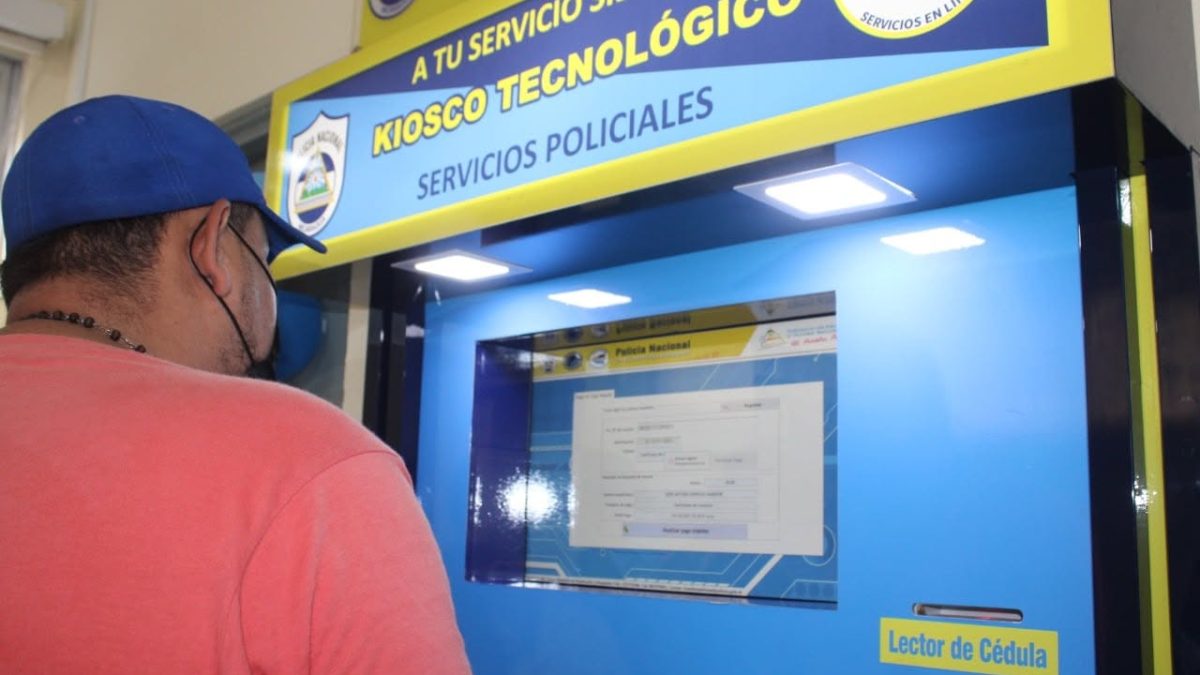 El Récord de Policía en Nicaragua se puede tramitar en los kioscos tecnológicos de la Policía Nacional. Foto tomada de @QuepasaenelNorte/Facebook
