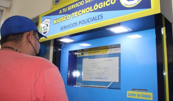 El Récord de Policía en Nicaragua se puede tramitar en los kioscos tecnológicos de la Policía Nacional. Foto tomada de @QuepasaenelNorte/Facebook