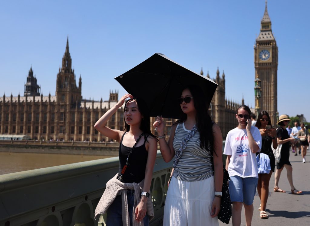 El Reino Unido atraviesa su tercera ola de calor del año, tras las de mayo y junio, con temperaturas previstas de hasta 36°C este jueves y el viernes en algunos puntos. EFE/EPA/ANDY RAIN