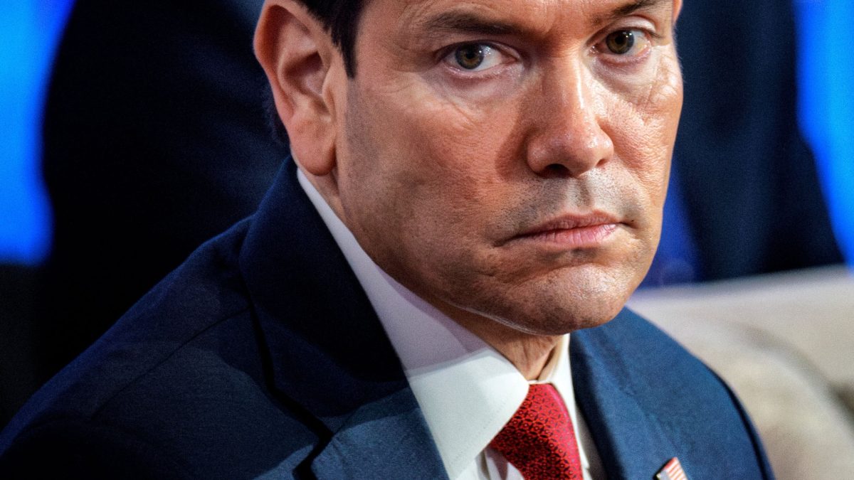 Hijo de cubanos y vinculado al exilio de Miami, el secretario de Estado Marco Rubio tiene una conexión especial con la isla de Cuba. AFP