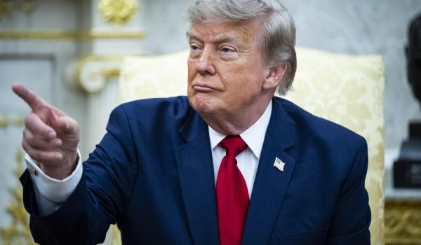 El presidente de Estados Unidos, Donald Trump, durante una reunión en la Casa Blanca en Washington, DC, (EE.UU.), el 14 de julio de 2026. EFE/EPA/GRAEME SLOAN / POOL