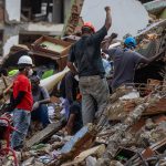 Siguen los desesperados esfuerzos de rescate a 7 días del doble terremoto en Venezuela