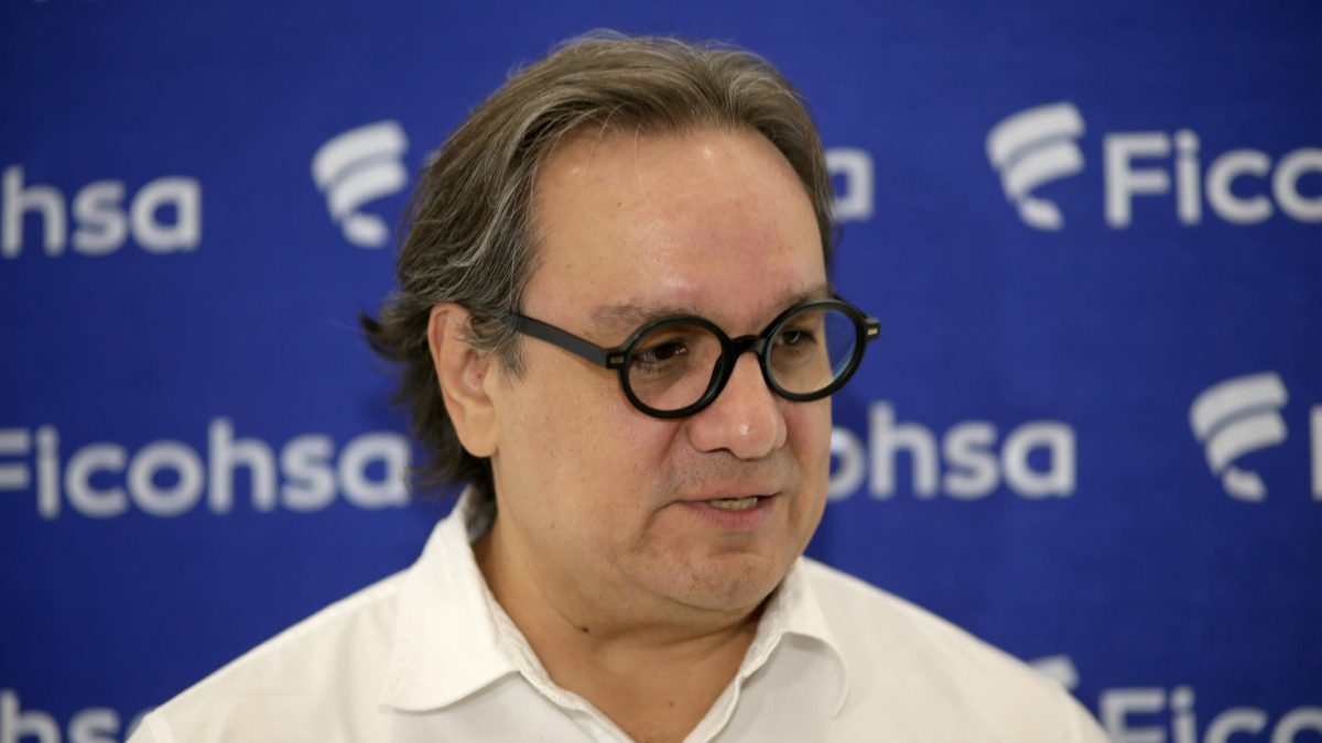 El vicepresidente de Comunicación Corporativa de Ficohsa, Germán Castañeda, fue captado este 21 de julio, durante una entrevista con EFE, en Tegucigalpa (Honduras). EFE/Gustavo Amador