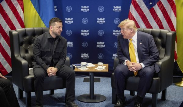Trump a Zelenski: EE. UU. dará a Ucrania la licencia para fabricar misiles Patriots