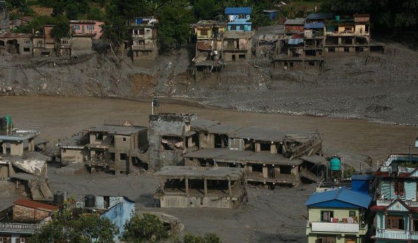 Los mapas y gráficos que muestran la magnitud y el impacto de la avalancha en Nepal y Tíbet
