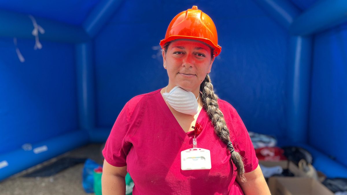 BBC News Mundo Kelly Díaz, una psicóloga que trabaja a destajo para encontrar sobrevivientes pese al trauma experimentado pocos minutos después del terremoto.