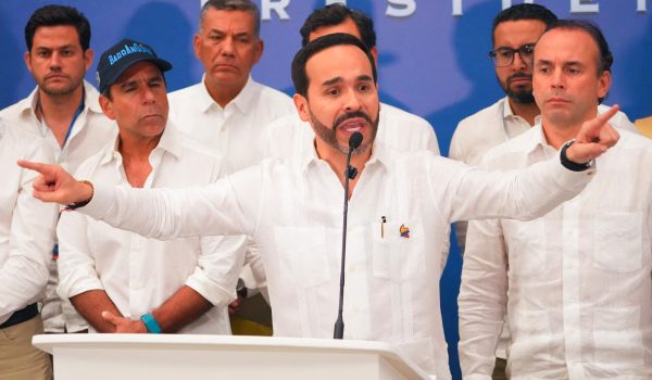 El presidente electo de Colombia, Abelardo de la Espriella, pronuncia un discurso durante la Cumbre de Seguridad Urbana, a la que asistieron alcaldes regionales, en Barranquilla, Colombia, el 4 de agosto de 2026. (Foto de Vanexa Romero / AFP)