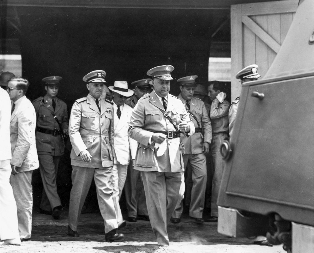 Durante la administración de Adolfo Díaz nació la Guardia Nacional (GN) bajo el tutelaje de Estados Unidos. Posteriormente, Anastasio Somoza García asumió la jefatura de la institución, la transformó en su instrumento personal de poder e instauró una dictadura dinástica. LA PRENSA / USNA