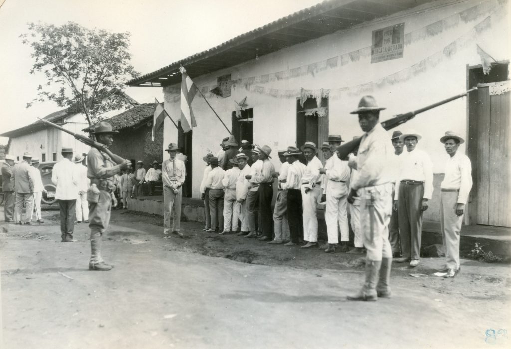 Las elecciones de 1928 derivaron de los acuerdos del Pacto del Espino Negro, los cuales establecían la supervisión electoral de Estados Unidos, la creación de la Guardia Nacional y la permanencia de Díaz al frente de un gobierno de transición hasta la entrega del poder en un entorno pacificado. LA PRENSA / USNA
