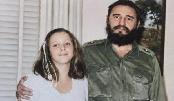 «Una vez me regaló un muñeco vestido de él mismo»: Alina Fernández, la hija rebelde de Fidel Castro, el hombre al que nunca quiso llamar papá