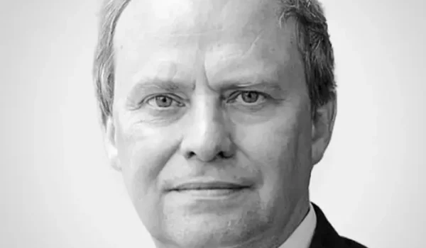 Anders Åslund es el autor de El capitalismo de amiguetes en Rusia: El camino de la economía de mercado a la cleptocracia * (Yale University Press, 2019).