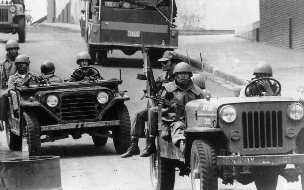 Guardias nacionales patrullan a bordo de jeeps modelo Ebro CJ-3B, procedentes de España. LA PRENSA / ARCHIVO REDES