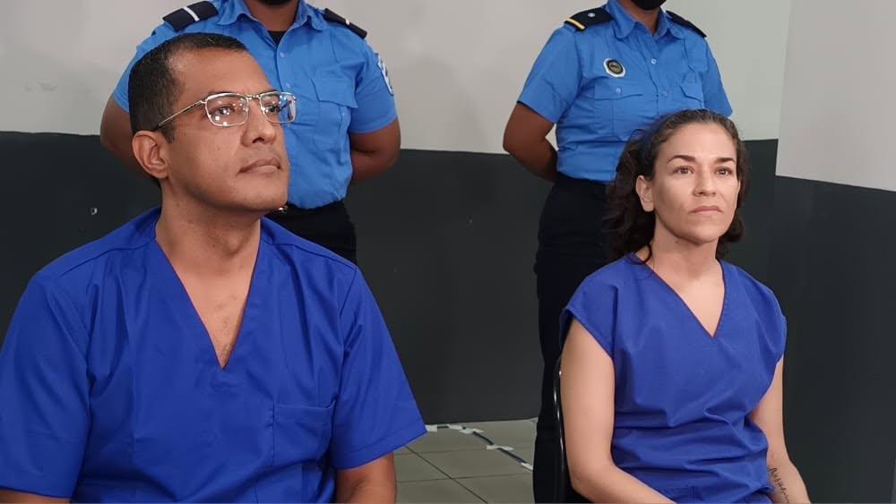 informativas". En la gráfica, los entonces presos políticos Félix Maradiaga y Tamara Dávila, ante el juez. (Foto 19 Digital)
