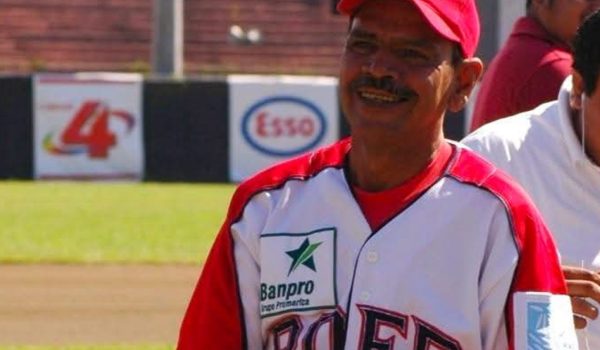 Roberto Espino, gloria del beisbol nacional. LA PRENSA/FENIBA