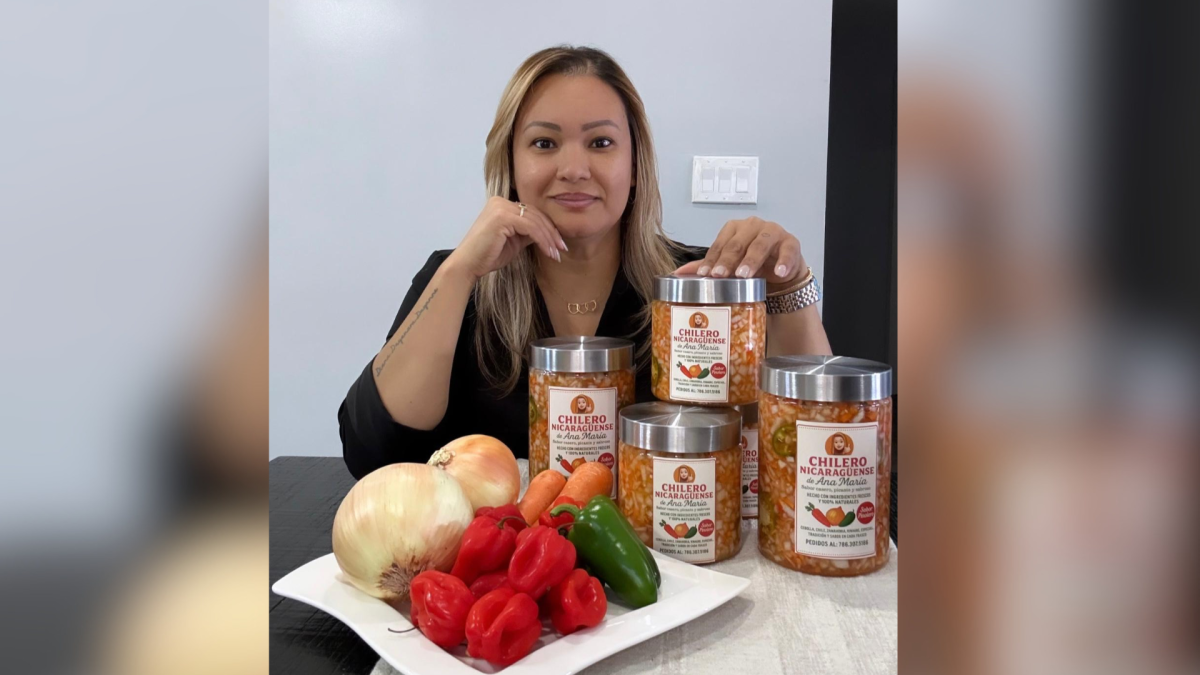Ana María Vargas prepara sus chileros nicaragüenses y los vende en Miami. Foto: Cortesía/LA PRENSA