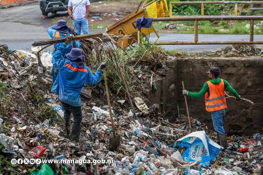 Alcaldía de Managua muestra enorme cúmulo de basura que es vertido por la población en los cauces, ocasionando inundaciones. Foto: Tomada de la Alcaldía de Managua.