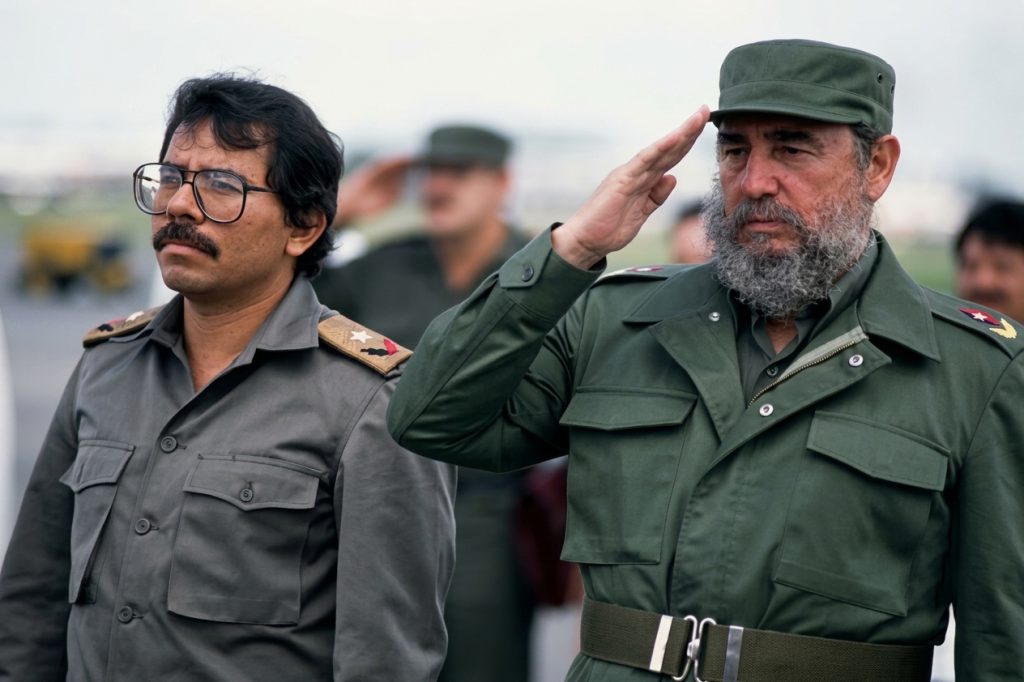 Daniel Ortega junto a Fidel Castro. ARCHIVO