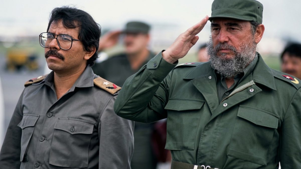 Daniel Ortega junto a Fidel Castro. ARCHIVO