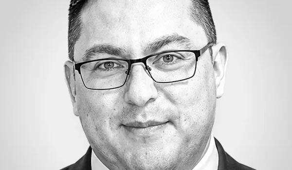 Ernesto González es miembro de CXL Exilio