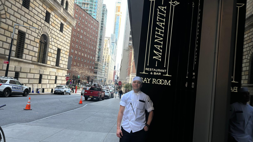 El esteliano Freddy Calix trabaja como cocinero en un reconocido restaurante de Nueva York. Foto: LA PRENSA, Cortesía