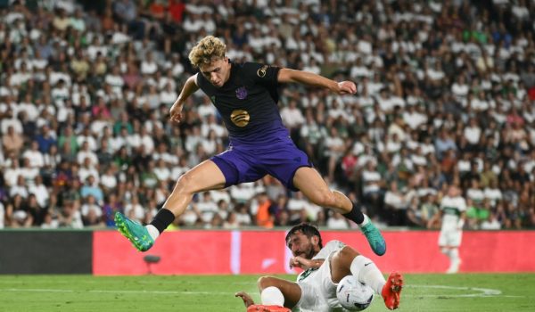 El campeón Barcelona golea 5-0 en Elche en su arranque liguero
