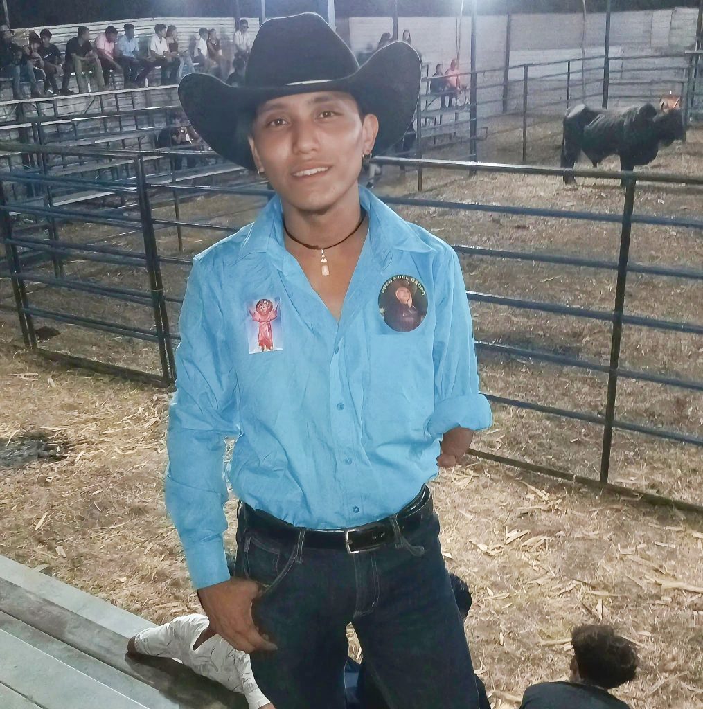 La pasión por los toros le nació a Fernando Arauz porque acompañaba a su abuela materna a fiestas patronales. LA PRENSA/ CORTESÍA
