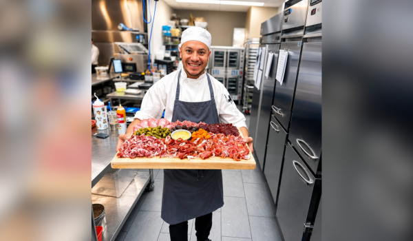“No sabía ni encender una licuadora”. La historia del esteliano que cocina en un reconocido restaurante de Nueva York