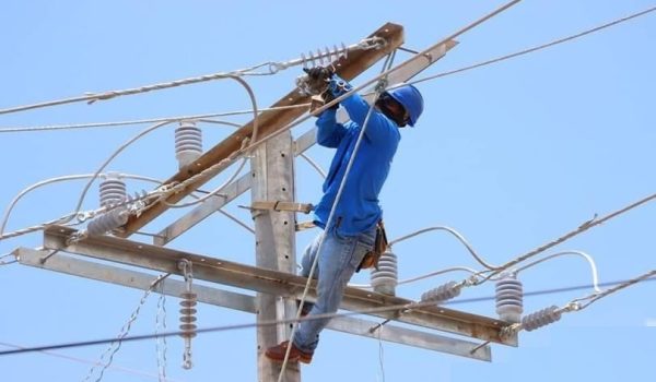 Nicaragua sigue comprando energía barata para venderla cara, ahora le vende también a Honduras