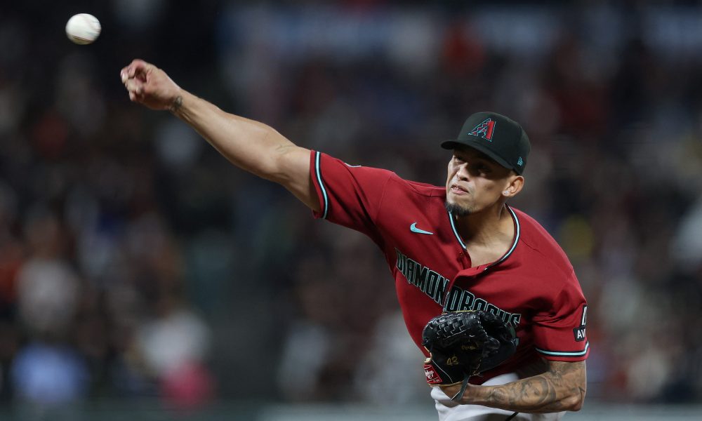 Jonathan Loáisiga trabajando por Arizona ante los Gigantes. LA PRENSA/AFP/EZRA SHAW