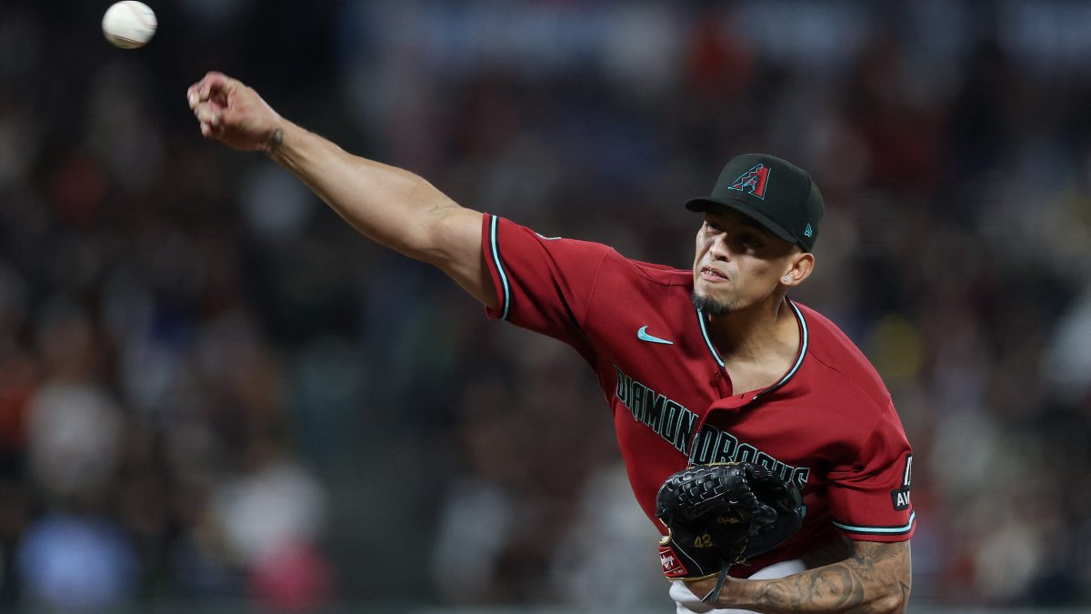 Jonathan Loáisiga trabajando por Arizona ante los Gigantes. LA PRENSA/AFP/EZRA SHAW