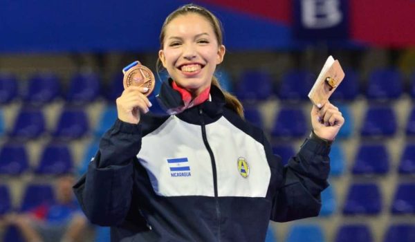 Joysi Tinoco suma medalla de bronce para Nicaragua en el karate do de los JCAC