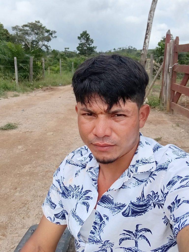 Kevin Rodríguez asegura que ha sido mujerero, pero que ya se está componiendo. Ahorita está comprometido con una joven de Nueva Guinea y por eso no responde los mensajes que le envían las admiradoras que se ganó tras su pelea y posterior baile en Juigalpa. LA PRENSA/ CORTESÍA