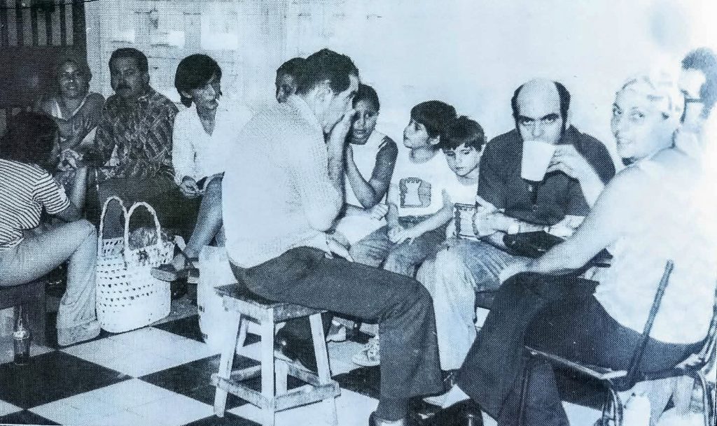 El doctor Jacobo Marcos Frech (der.) acompañado por miembros de su familia. LA PRENSA / ARCHIVO REDES