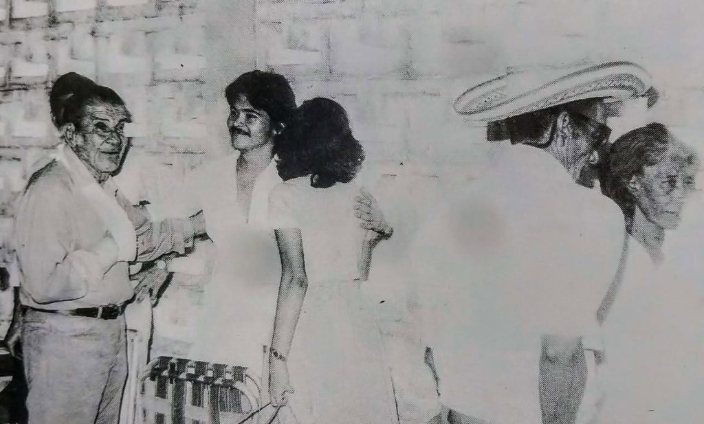 Luis Armando Guzmán Luna saluda a su padre durante una visita dominical. Conocido como «El Chiri Guzmán», fue cofundador de la Quinta Dirección del MINT junto al cubano Renán Montero durante la década sandinista. LA PRENSA / ARCHIVO REDES