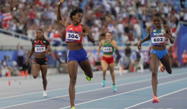 Marileidy Paulino avanza en los 400 metros en otra jornada de récords de atletismo en los JCAC