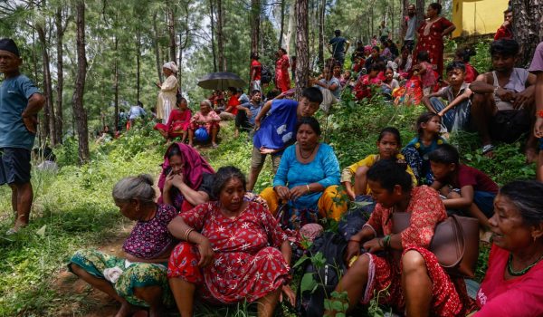 Riada en Nepal: casi 600 muertos, 2.500 desaparecidos y China retoma labores de rescate