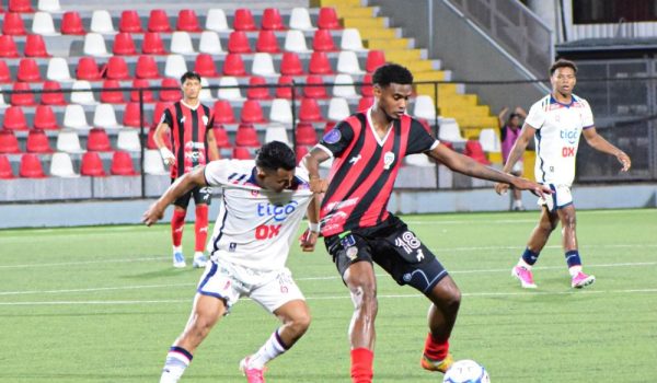 Omar Hinestroza marca ante Real Esteli