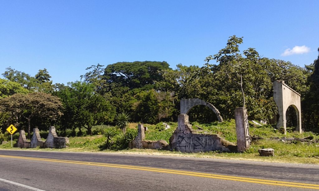 Las casas de campo en abandono, la densa vegetación, los cafetales y la niebla propia de las Sierras configuraron el escenario ideal para el surgimiento de historias sobre fantasmas y eventos sobrenaturales. LA PRENSA / ARCHIVO REDES