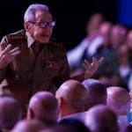 Raúl Castro gravemente enfermo y asistido con equipos para mantenerlo con vida