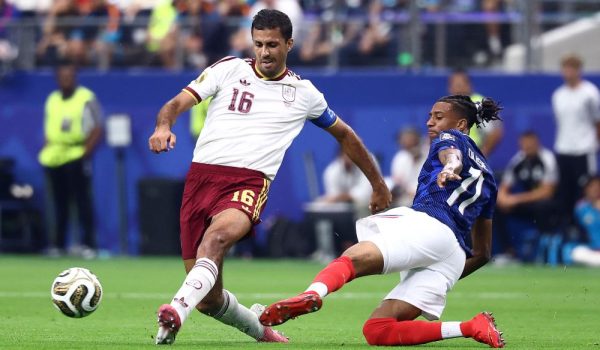 Elegido mejor jugador del Mundial de 2026 con la Roja, a la que guió hacia su segunda estrella, Rodri pone fin a siete años en el Manchester City.