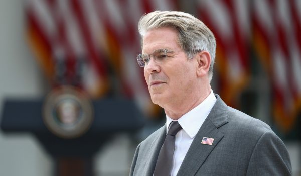 El secretario del Tesoro de Estados Unidos, Scott Bessent, asiste a un evento en el Jardín de las Rosas de la Casa Blanca el 20 de agosto de 2026 en Washington, DC. AFP/Getty Images