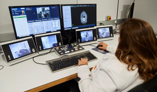 Terapia dirigida reduce 94 % riesgo de progresión intracraneal en tipo de cáncer de pulmón