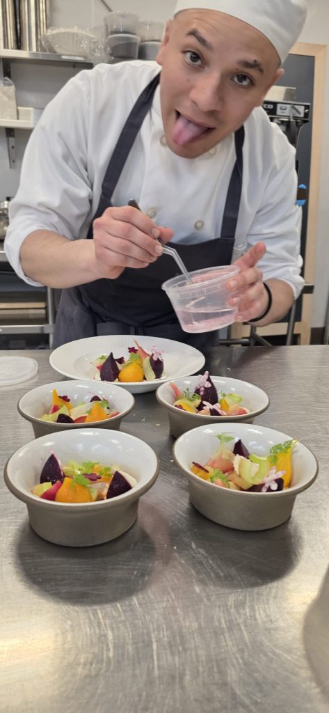 El esteliano Freddy Calix trabaja como cocinero en un reconocido restaurante de Nueva York. Foto: LA PRENSA, Cortesía